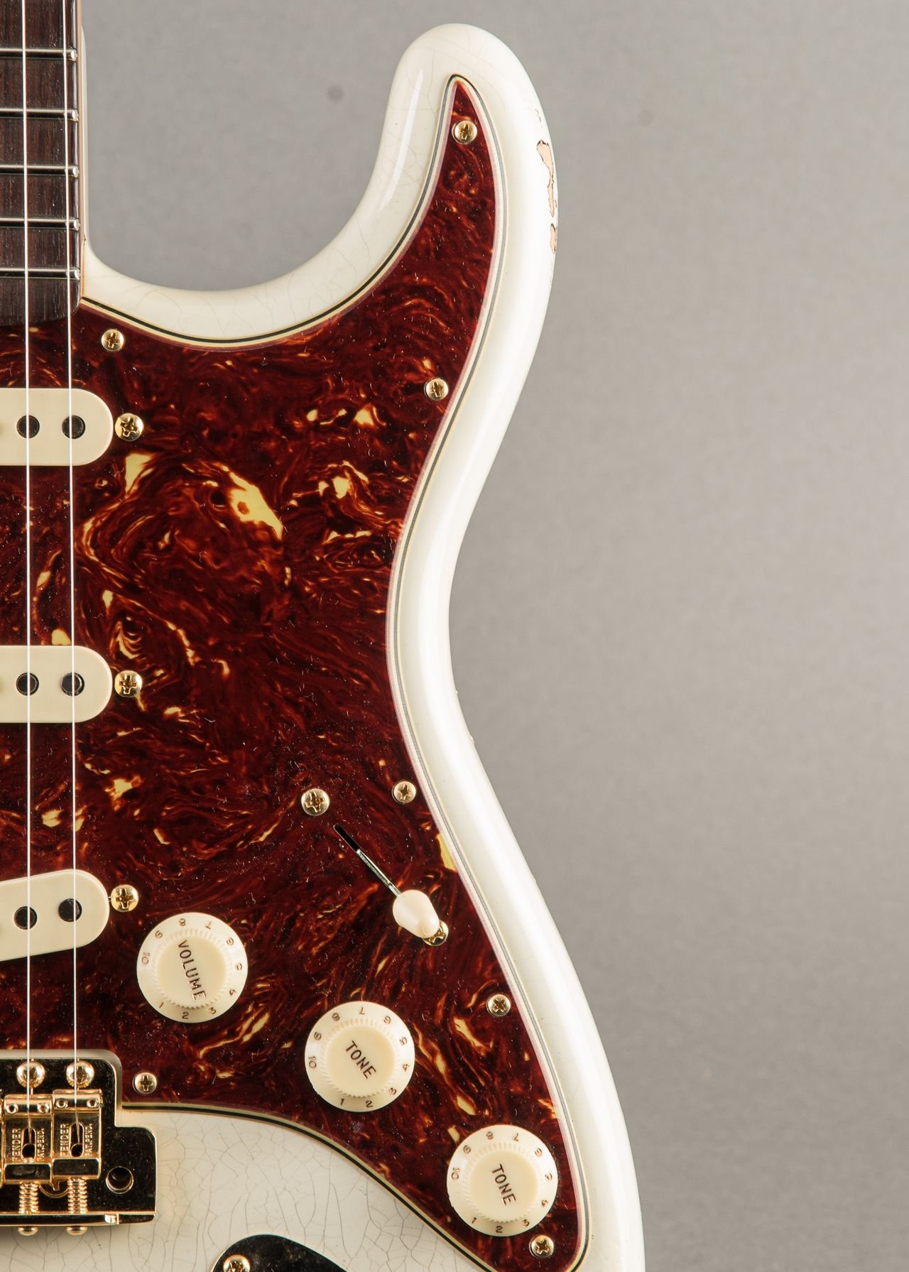 Fender Custom Shop Limited '62 Stratocaster Heavy Relic 2025, Olympic White over 3-tone Sunburst - Image 2