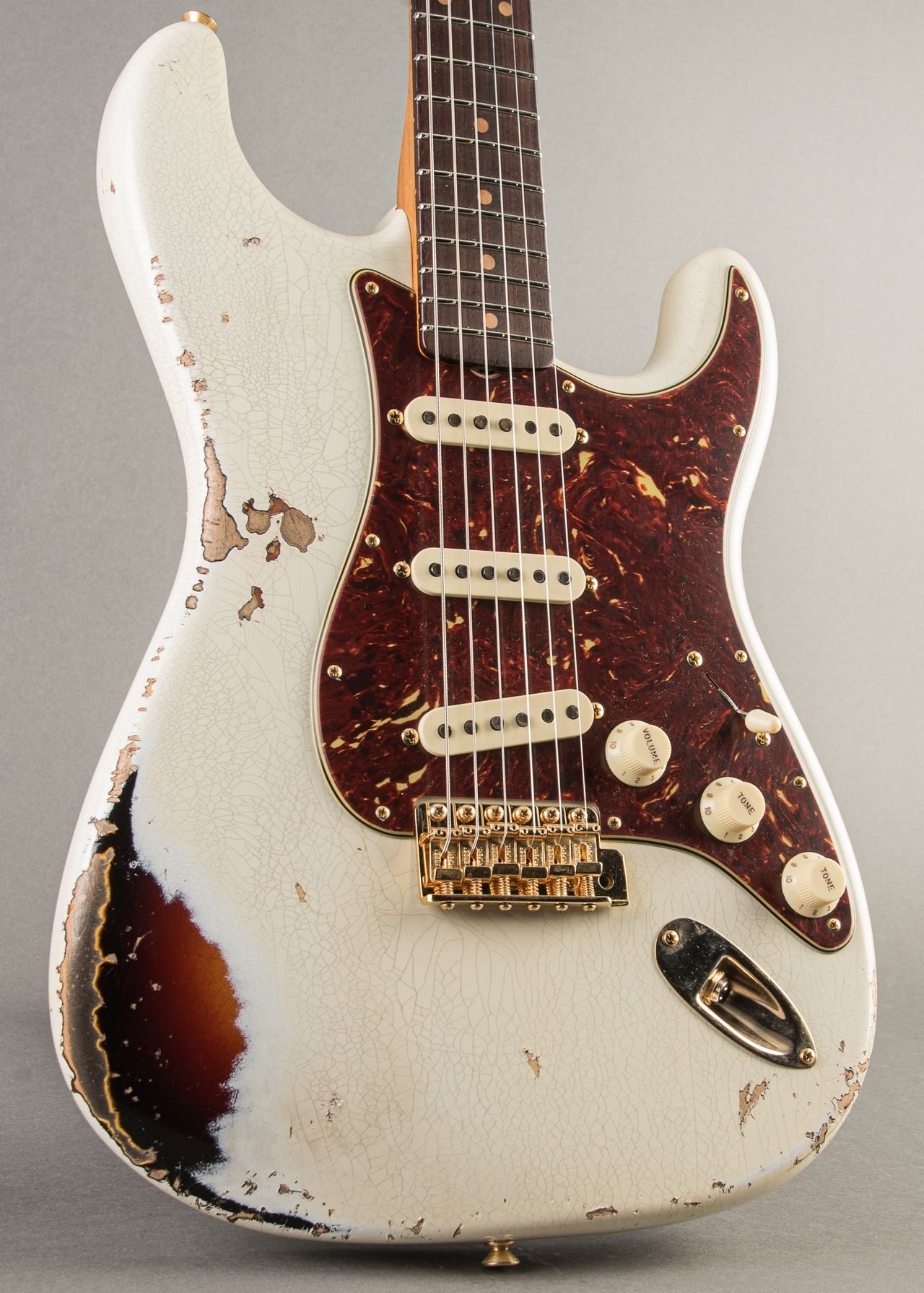 Fender Custom Shop Limited '62 Stratocaster Heavy Relic 2025, Olympic White over 3-tone Sunburst - Image 3