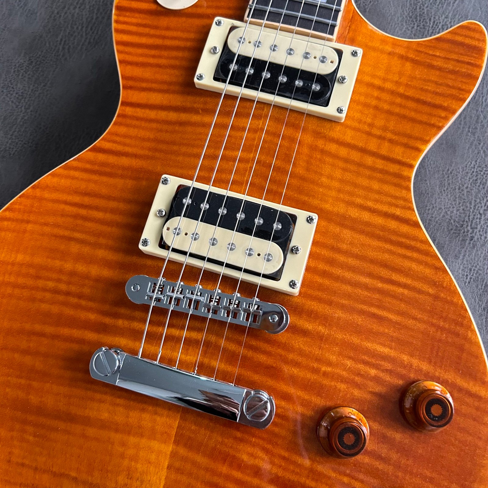 Made in China with postage grimace, horizontal stripes, ox bone, round head and pinsilk eyelet bridge - Image 3