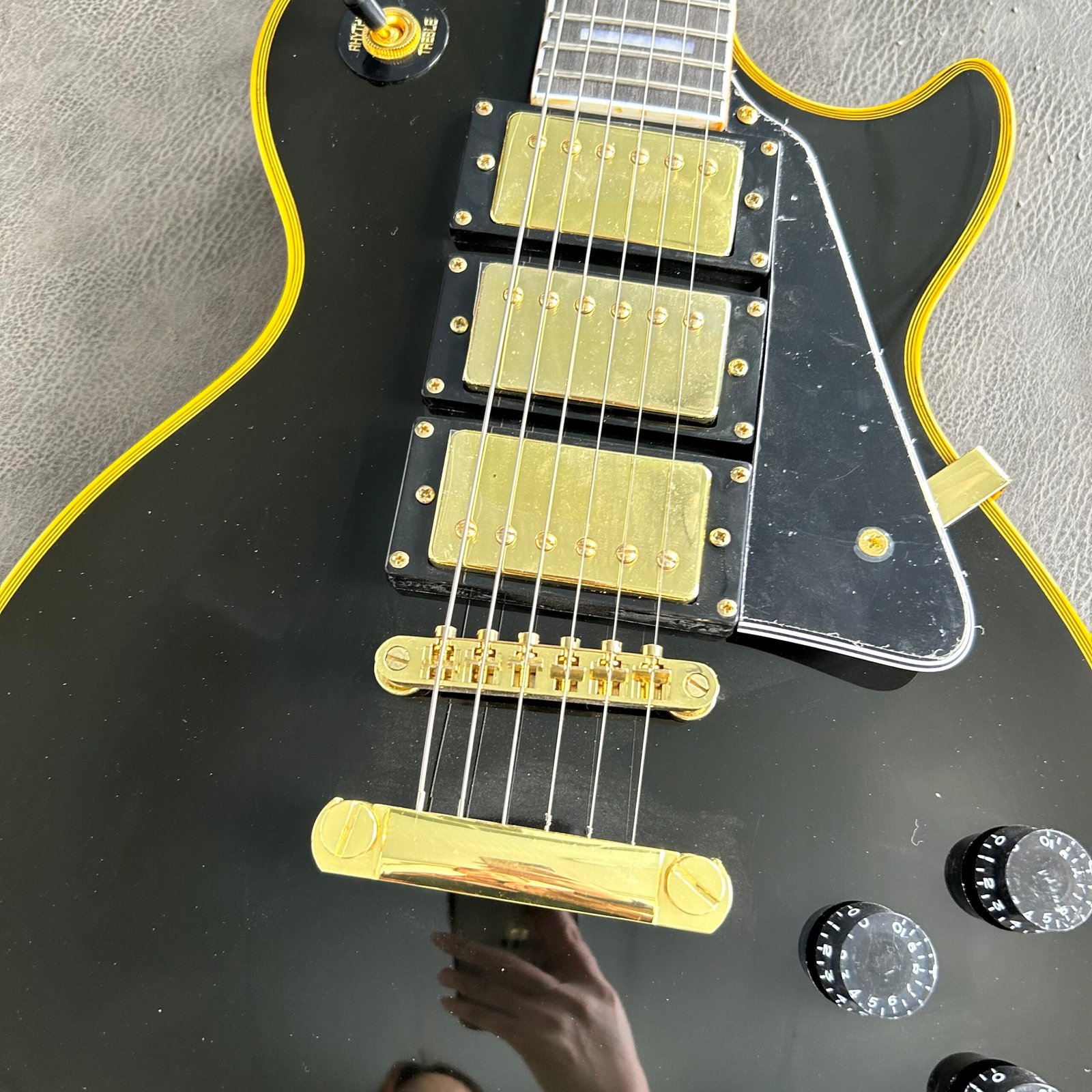 Made in China with postage Three gold pieces of Huang Lu yellow label and black card - Image 3