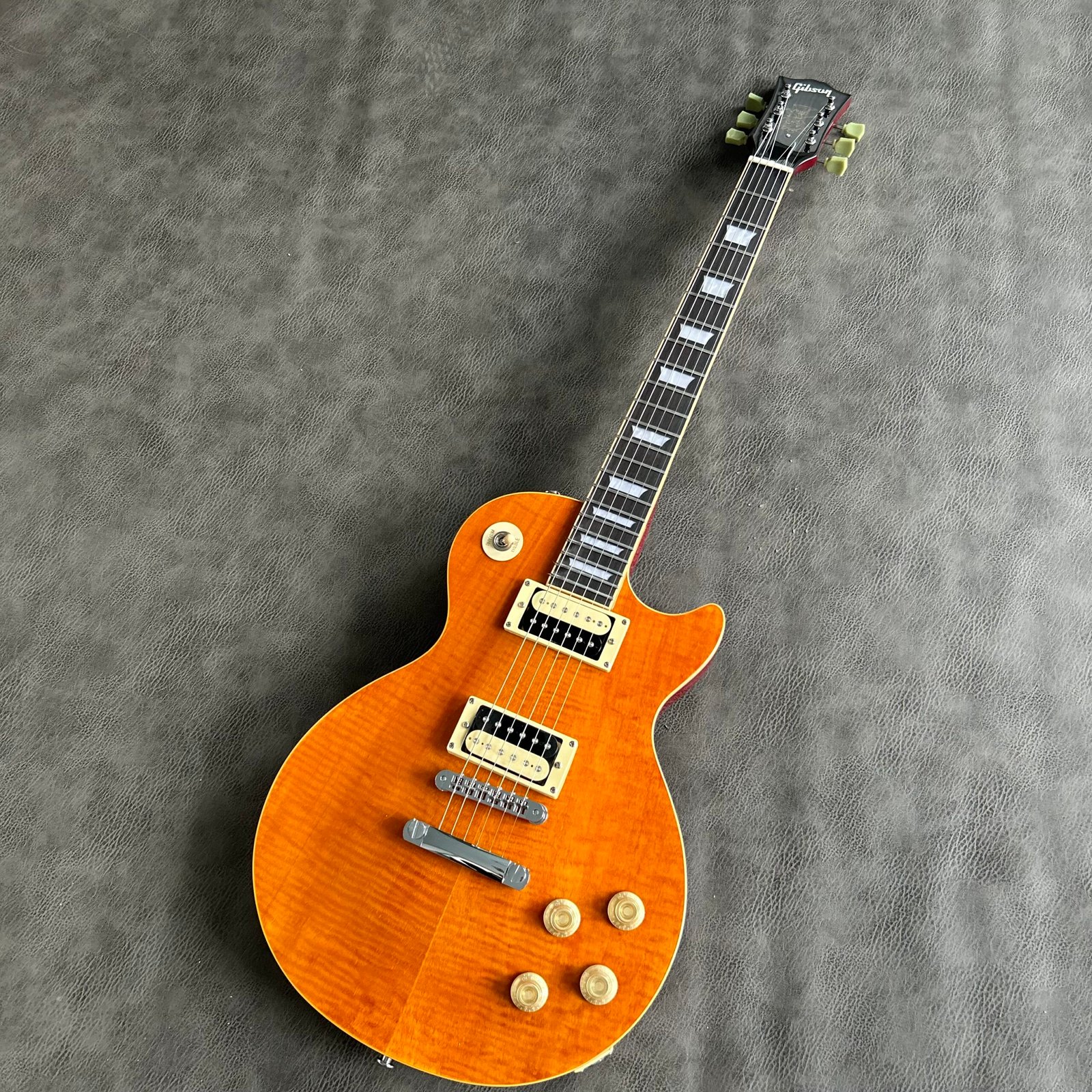 Made in China with postage grimace, horizontal stripes, ox bone, round head and small eyes, iron cover