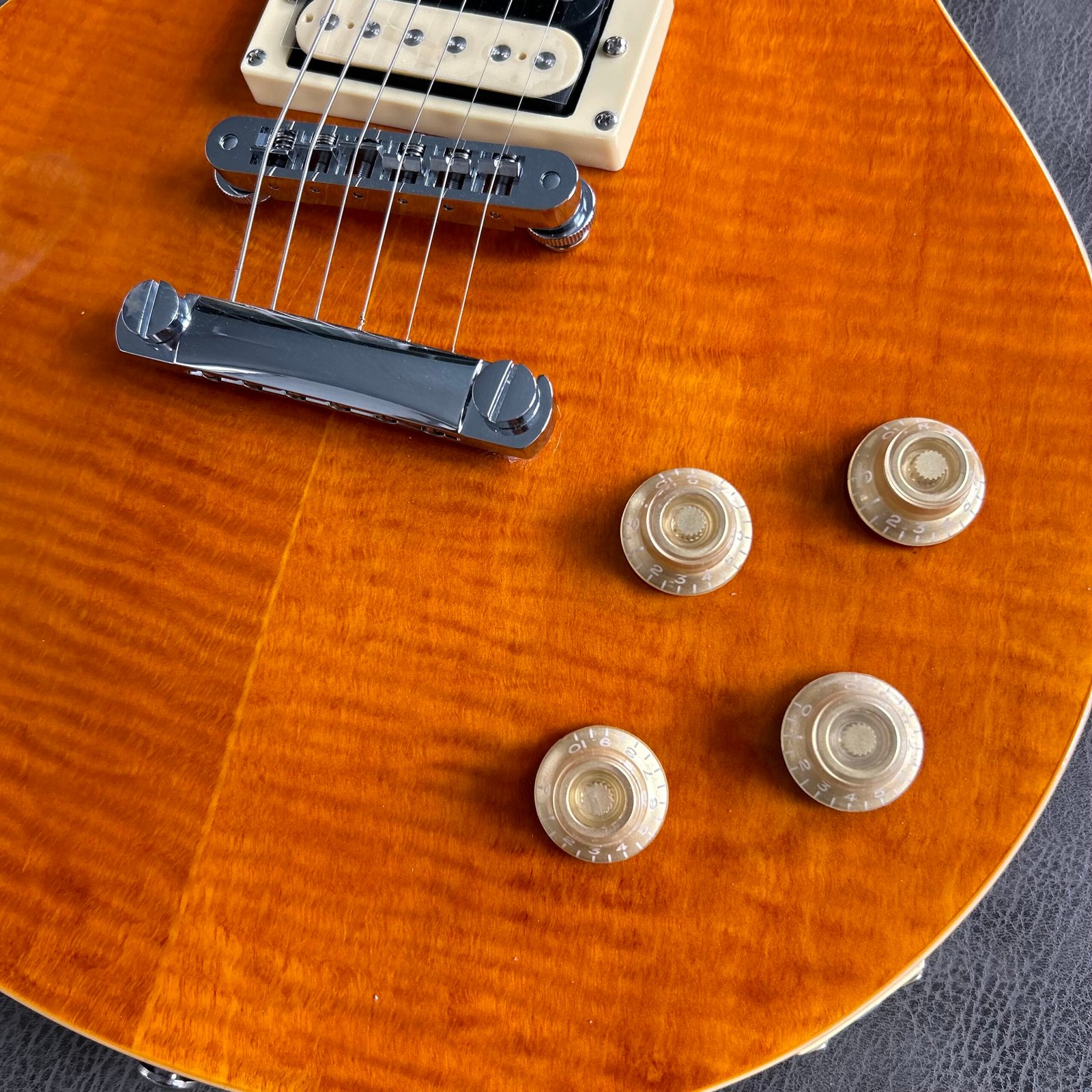 Made in China with postage grimace, horizontal stripes, ox bone, round head and small eyes, iron cover - Image 4