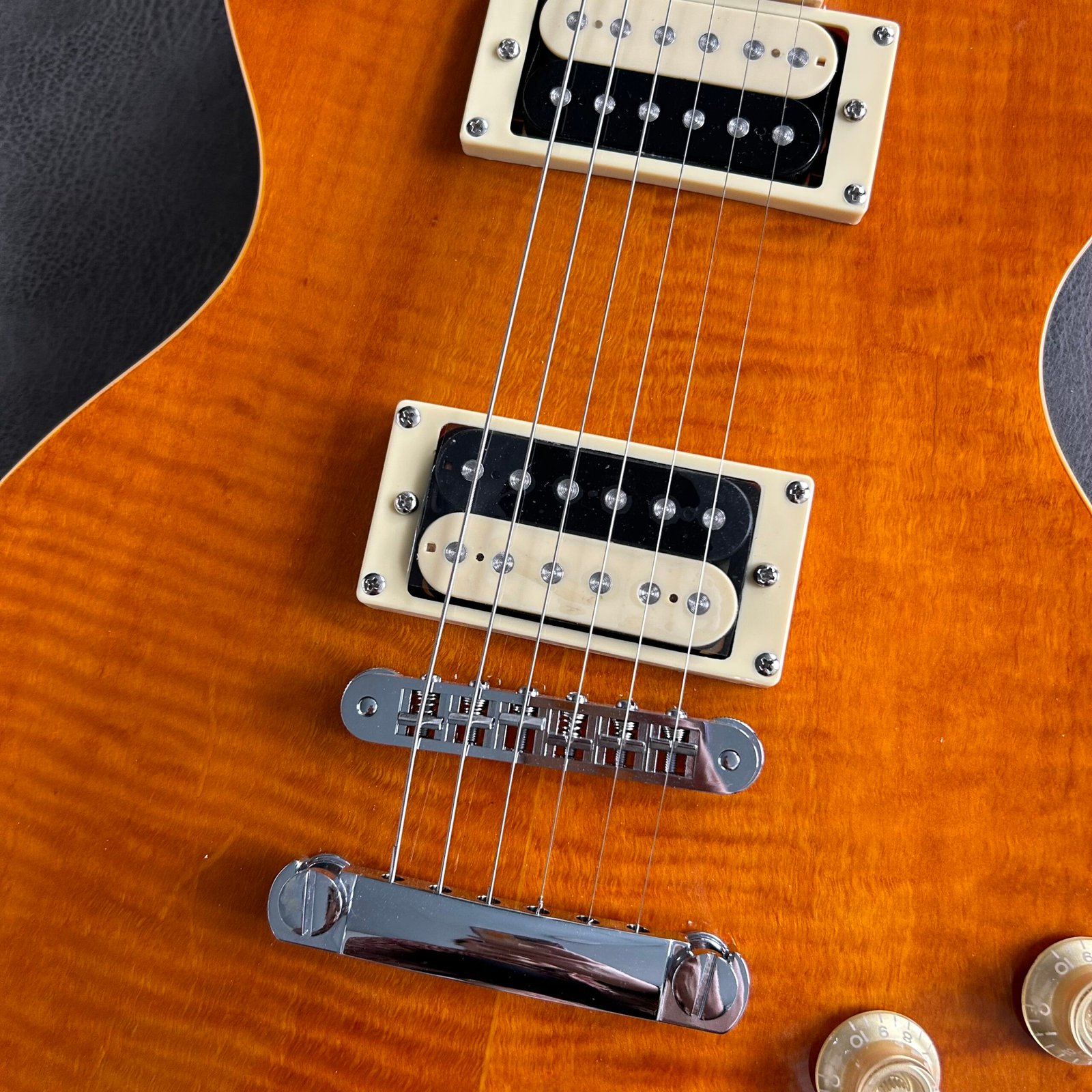 Made in China with postage grimace, horizontal stripes, ox bone, round head and small eyes, iron cover - Image 3