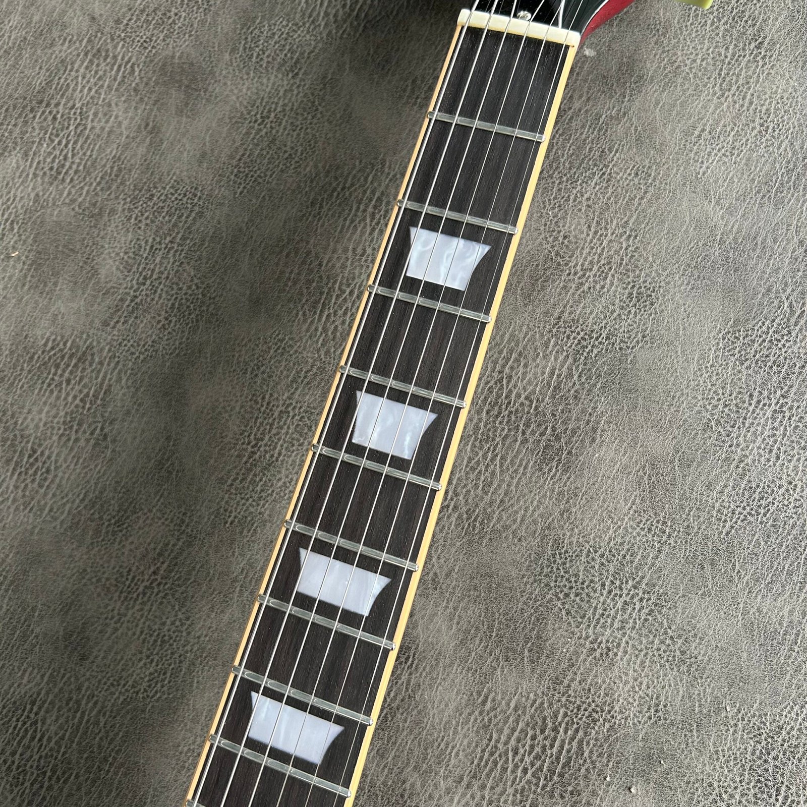 Made in China with postage grimace, horizontal stripes, ox bone, round head and small eyes, iron cover - Image 5