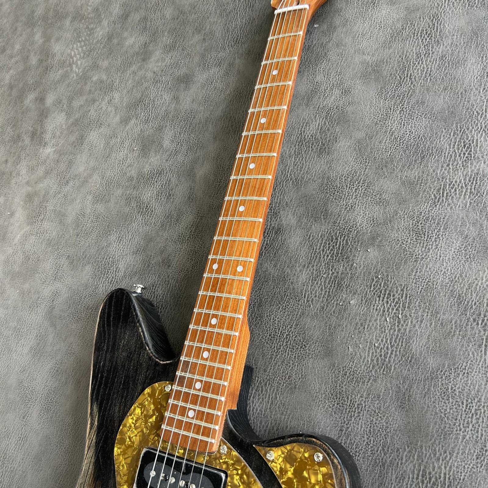 Made in China with postage Jaguar F hole is used as a small rocker for the old roasted maple neck fingerboard. - Image 4