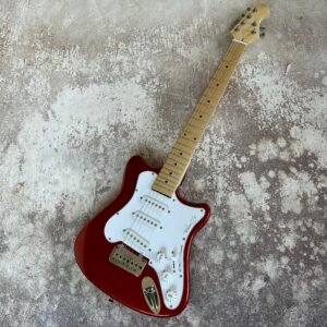 Made in China with postage Small red and silver guitar 139