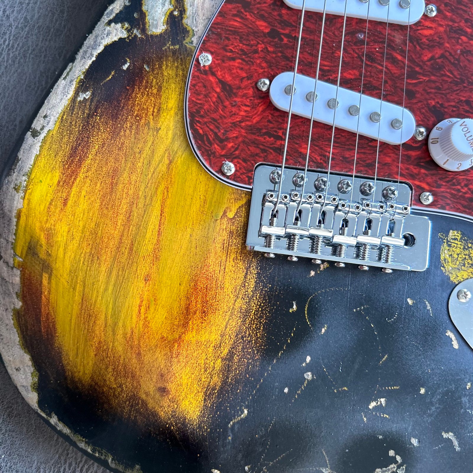 Made in China with postage Make the old ST red guard maple neck - Image 3