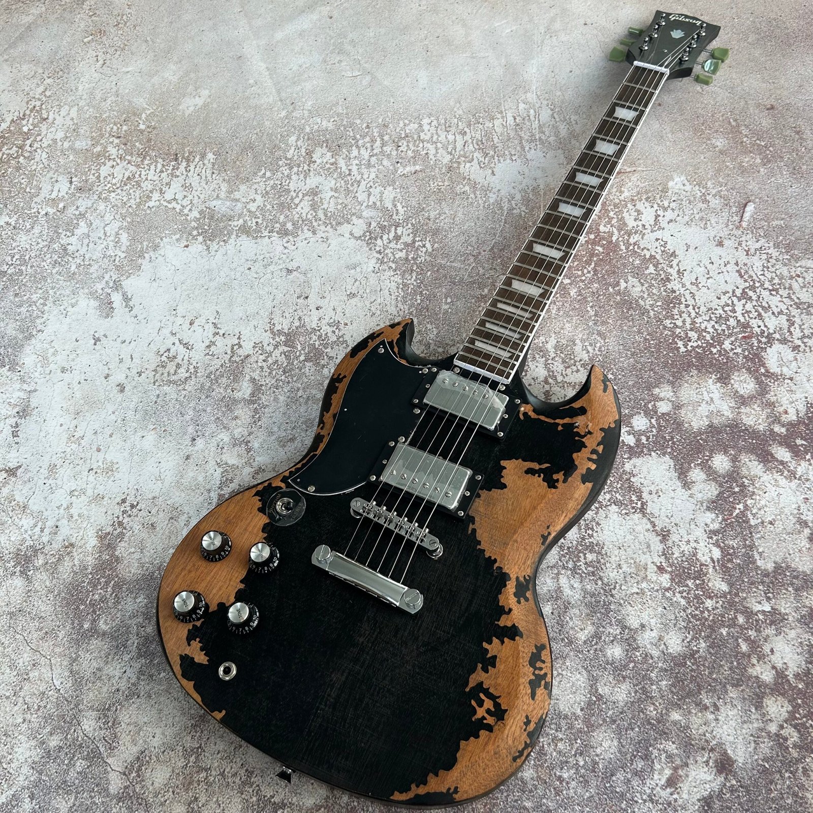 Made in China with postage Retro black SG backhand 268