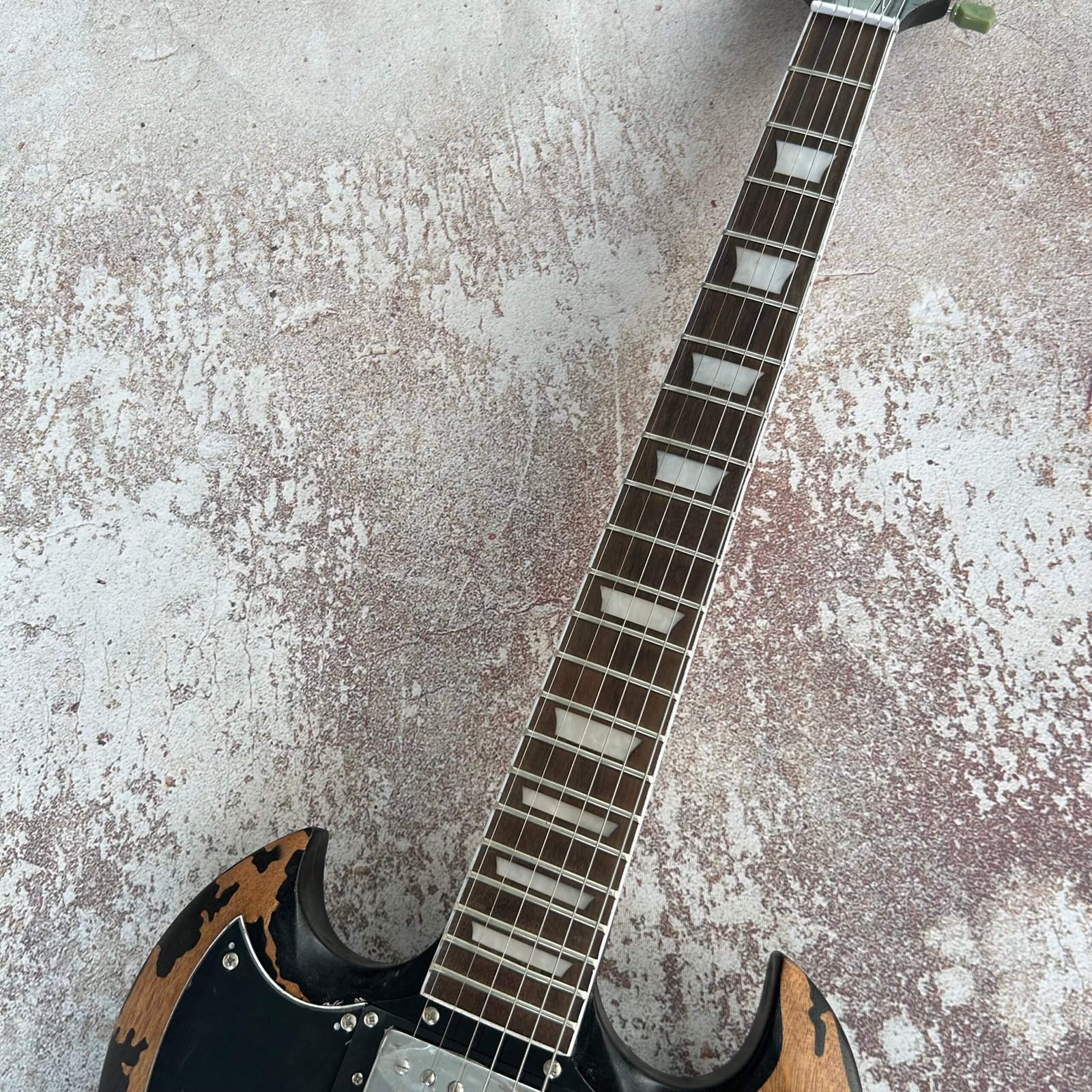 Made in China with postage Retro black SG backhand 268 - Image 4