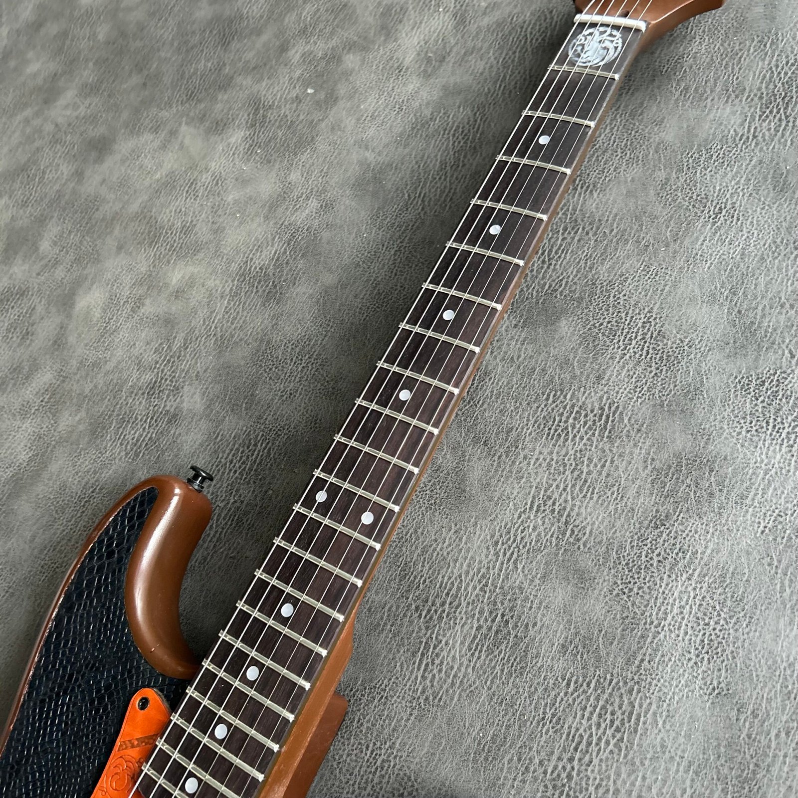 Made in China with postage front and rear leather case ST - Image 4