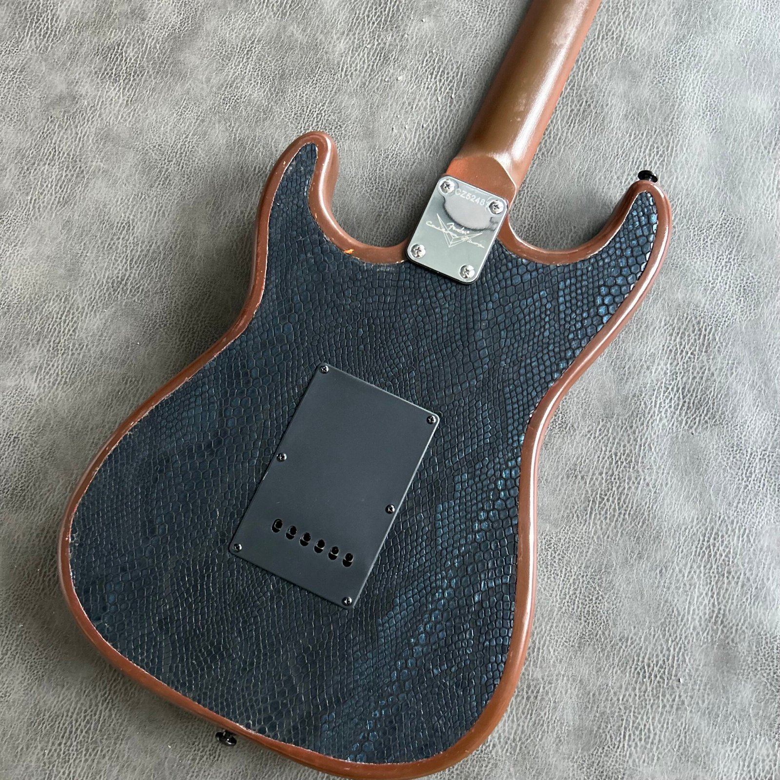 Made in China with postage front and rear leather case ST - Image 6