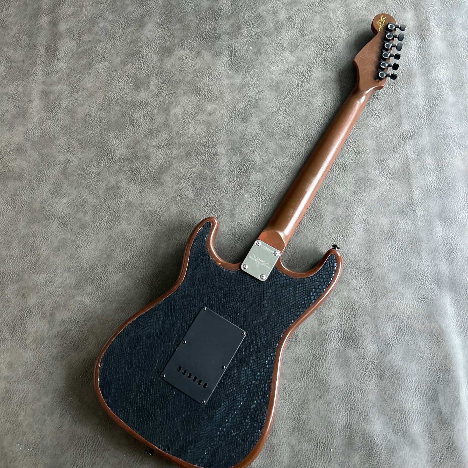 Made in China with postage front and rear leather case ST - Image 5