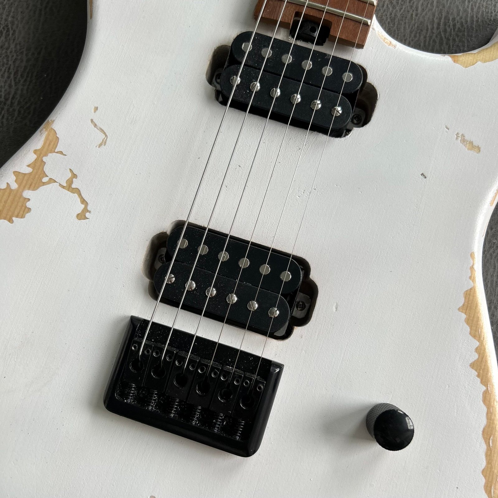 Made in China with postage Wear strings after making old white ST - Image 2