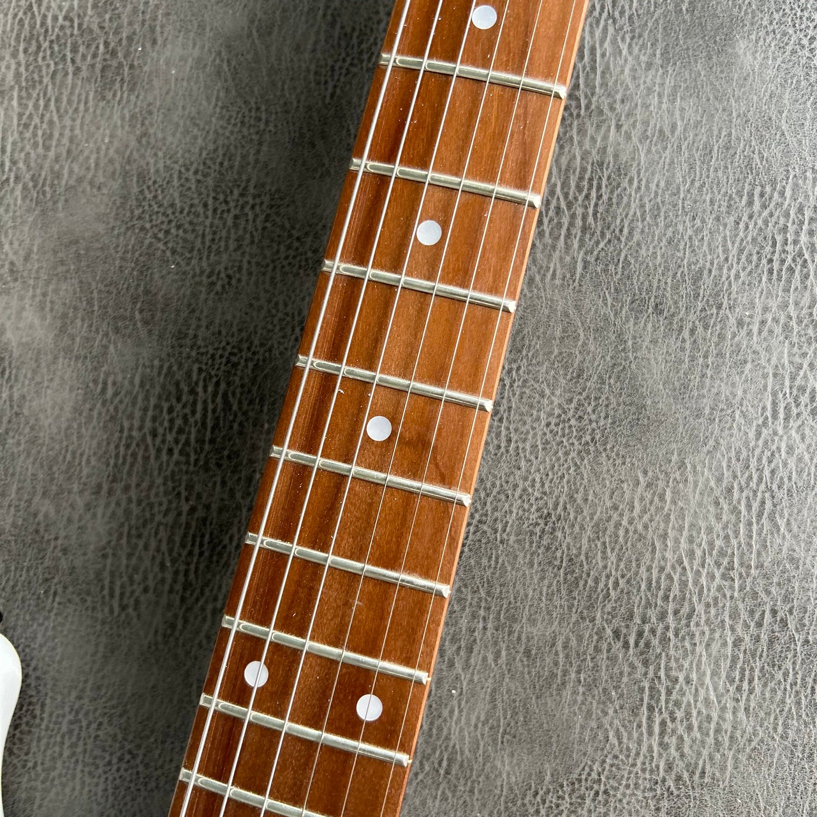 Made in China with postage Wear strings after making old white ST - Image 4