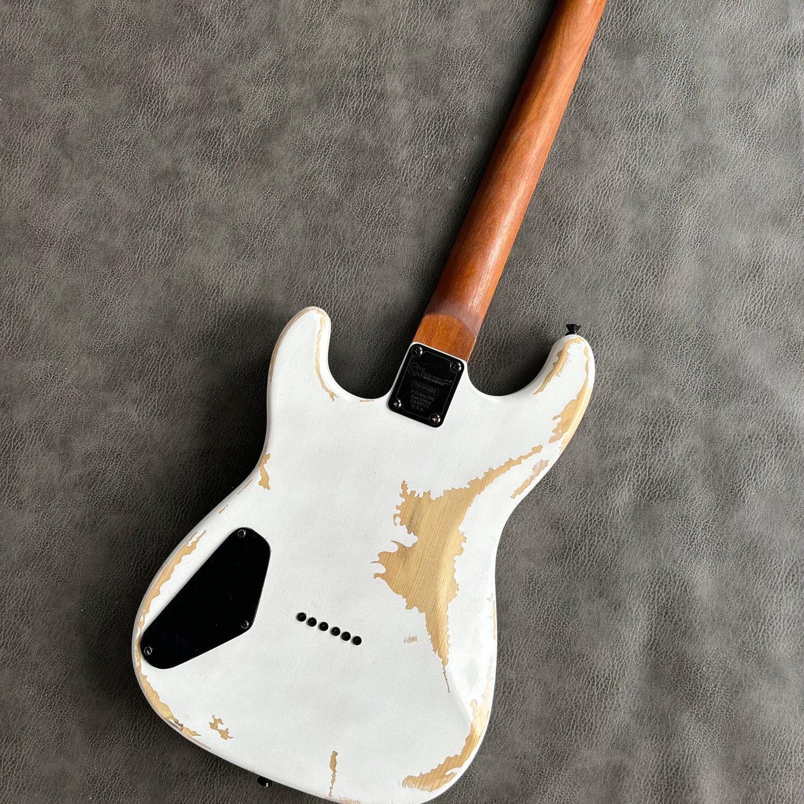 Made in China with postage Wear strings after making old white ST - Image 7