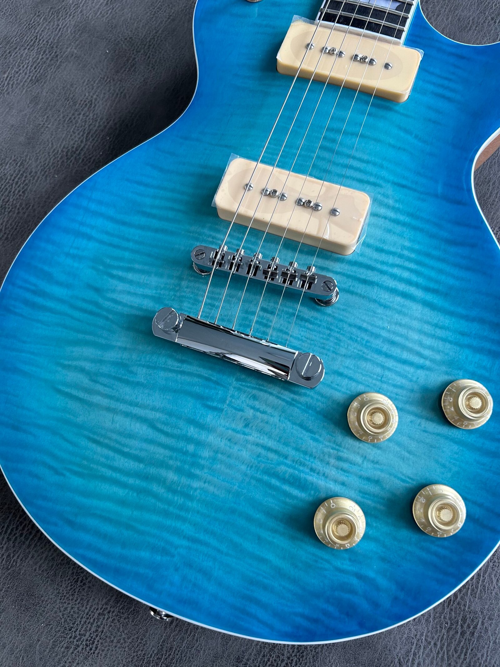 Made in China with postage Blue denier P90 - Image 2