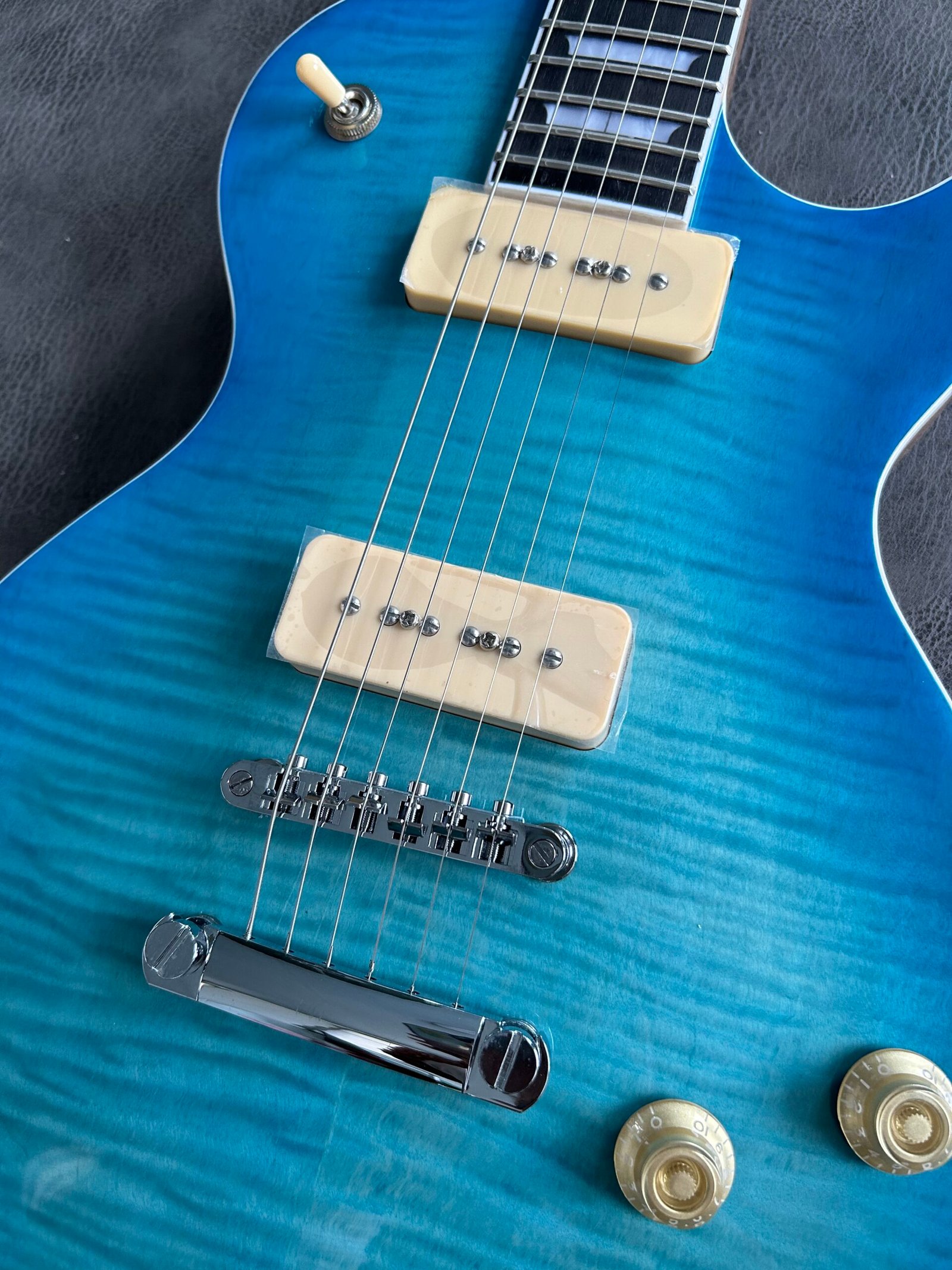 Made in China with postage Blue denier P90 - Image 3