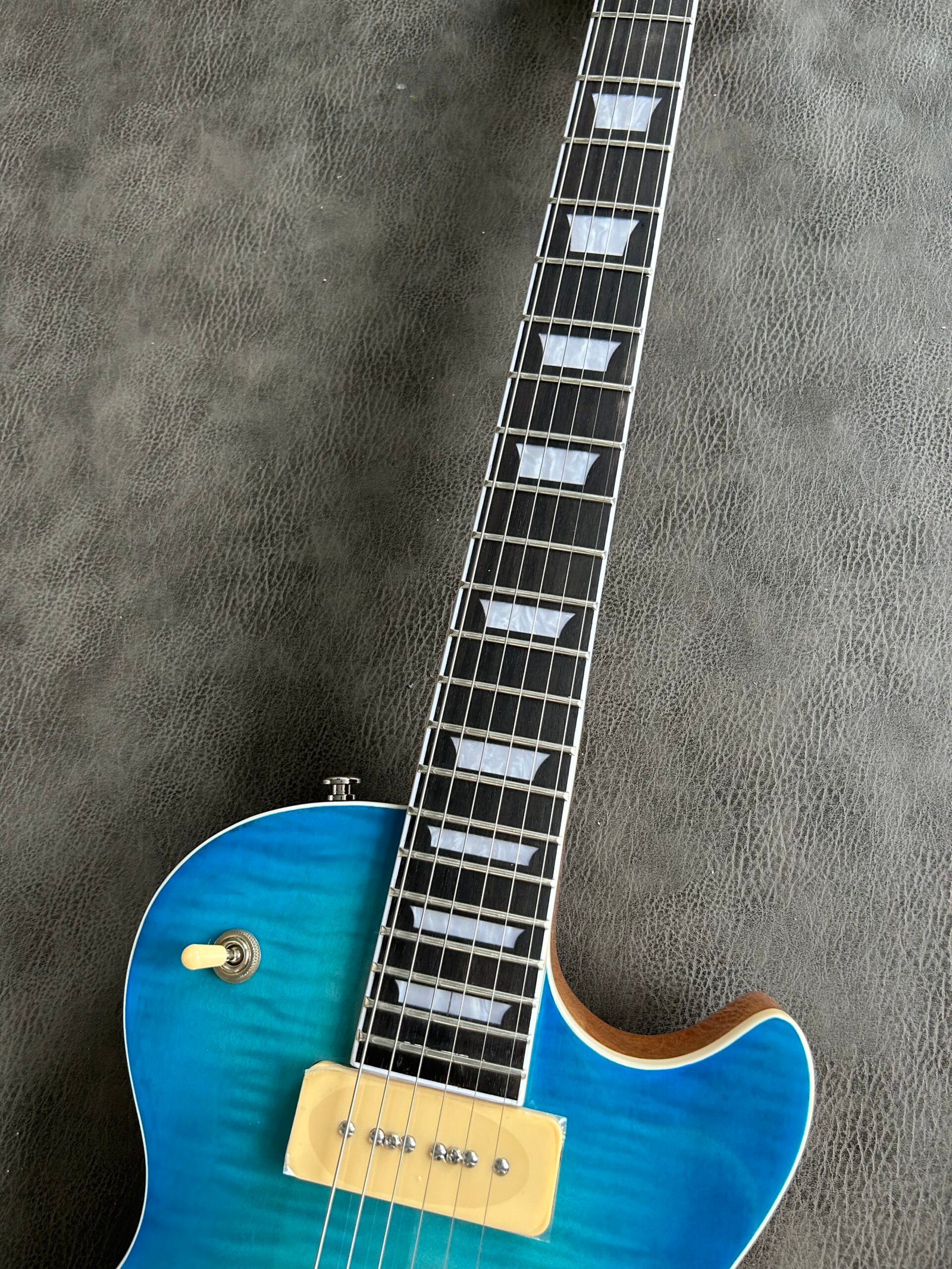 Made in China with postage Blue denier P90 - Image 4