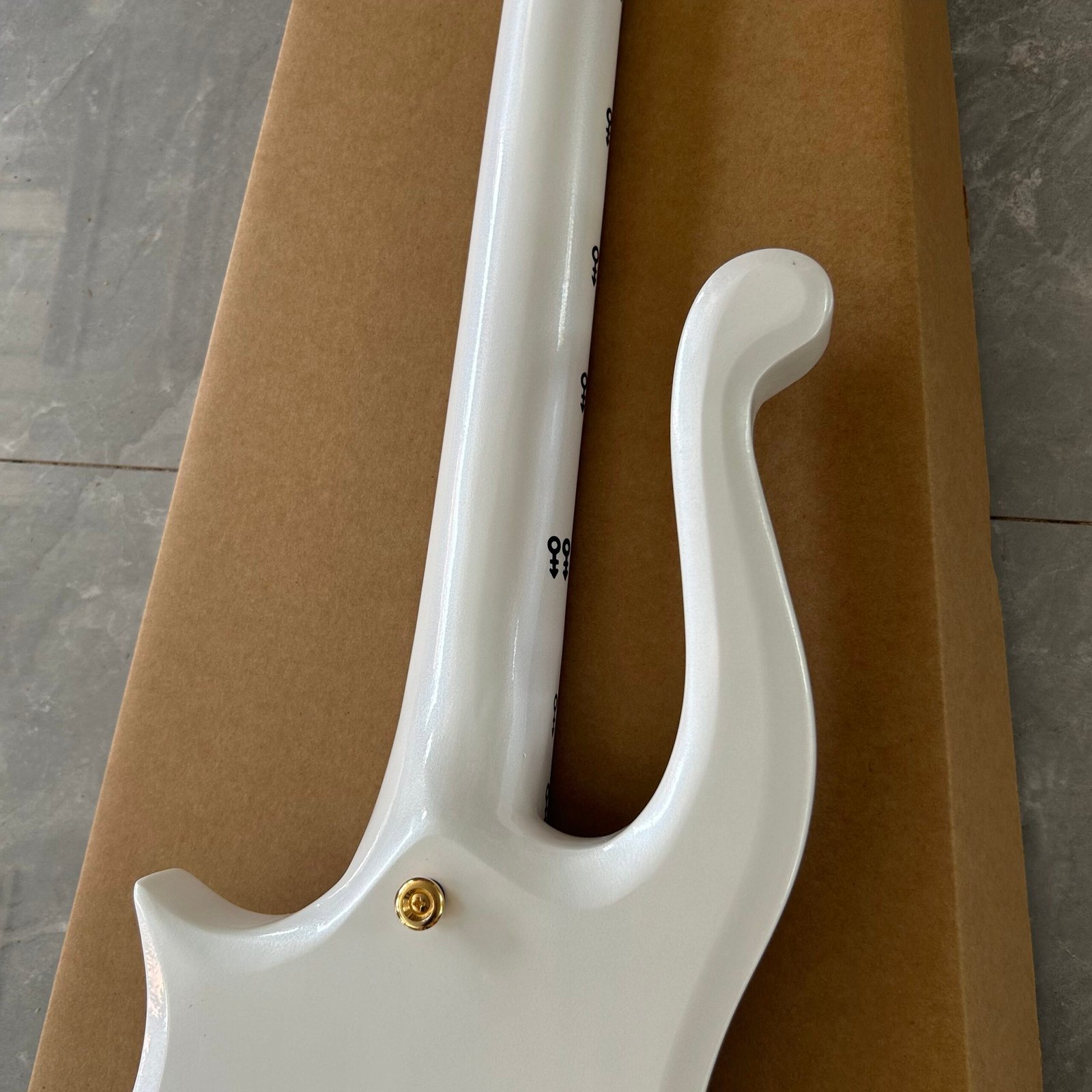 Made in China with postage Prince Guitar Sculpture 309 - Image 7