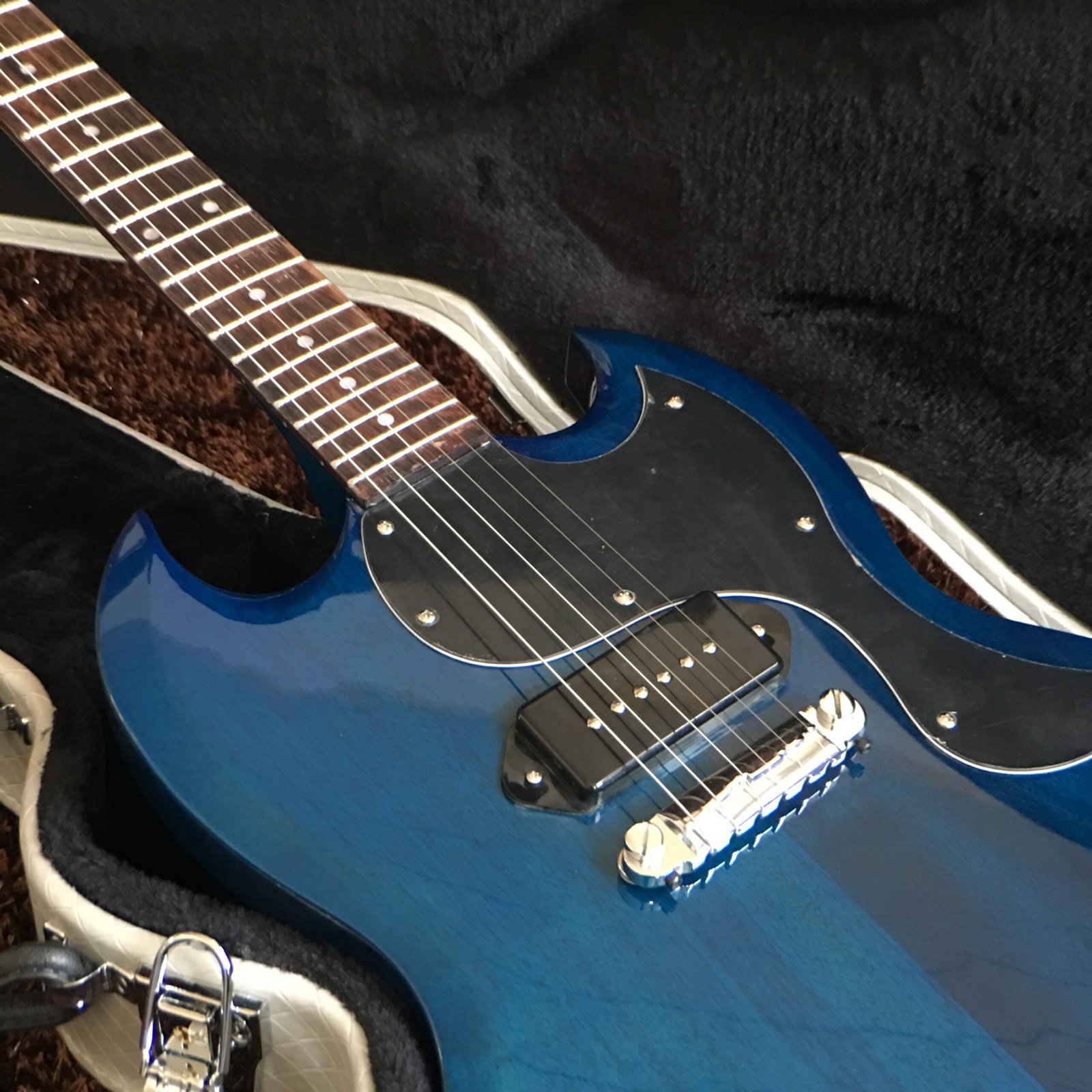 Made in China with postage Blue electric guitar - Image 3