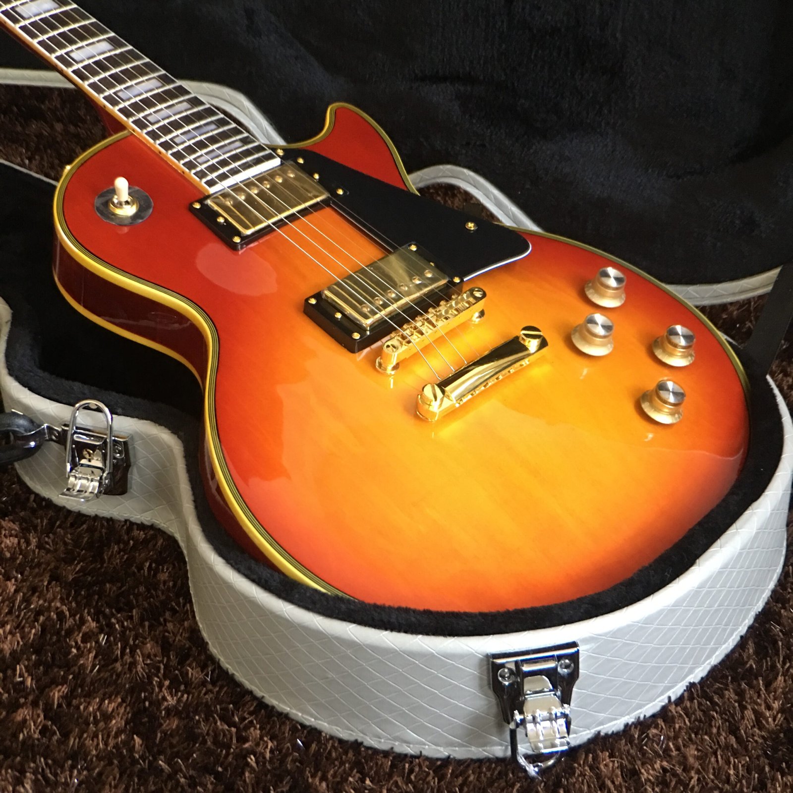 Made in China with postage Iced brown Gibson LP