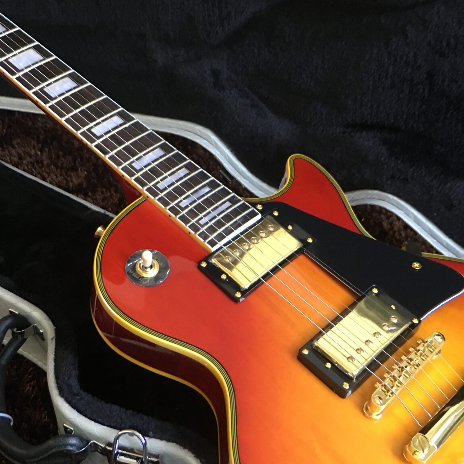 Made in China with postage Iced brown Gibson LP - Image 3