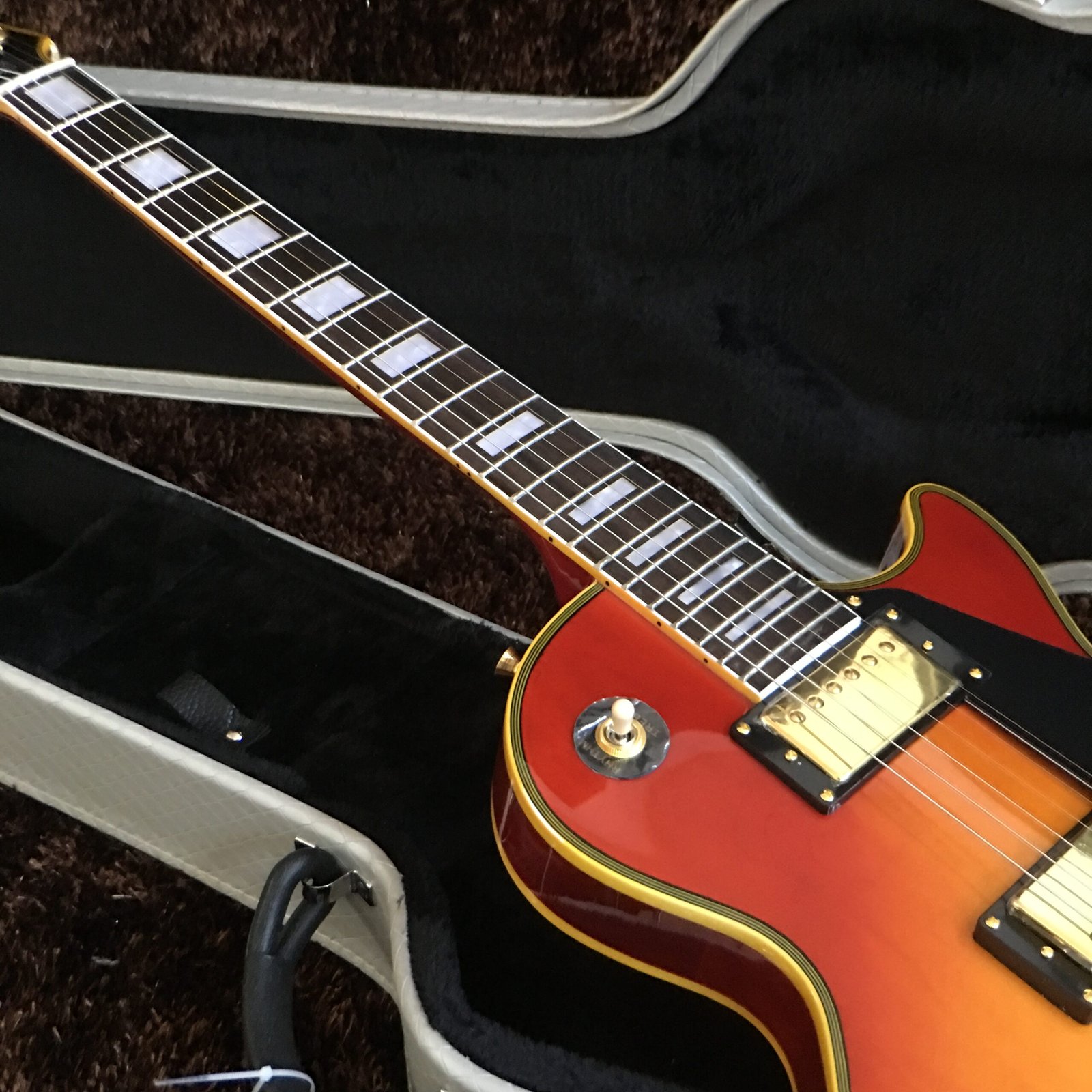 Made in China with postage Iced brown Gibson LP - Image 4