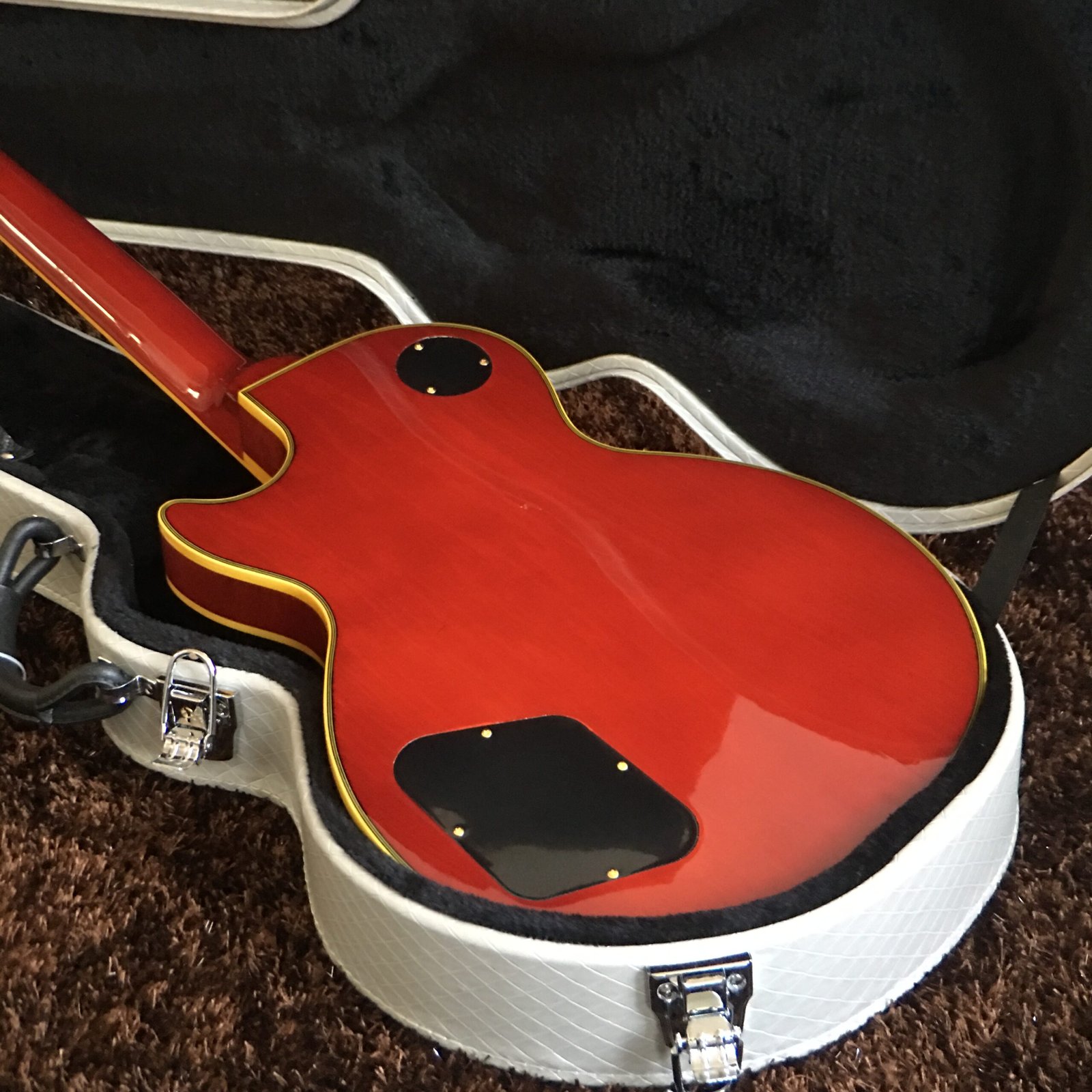 Made in China with postage Iced brown Gibson LP - Image 5