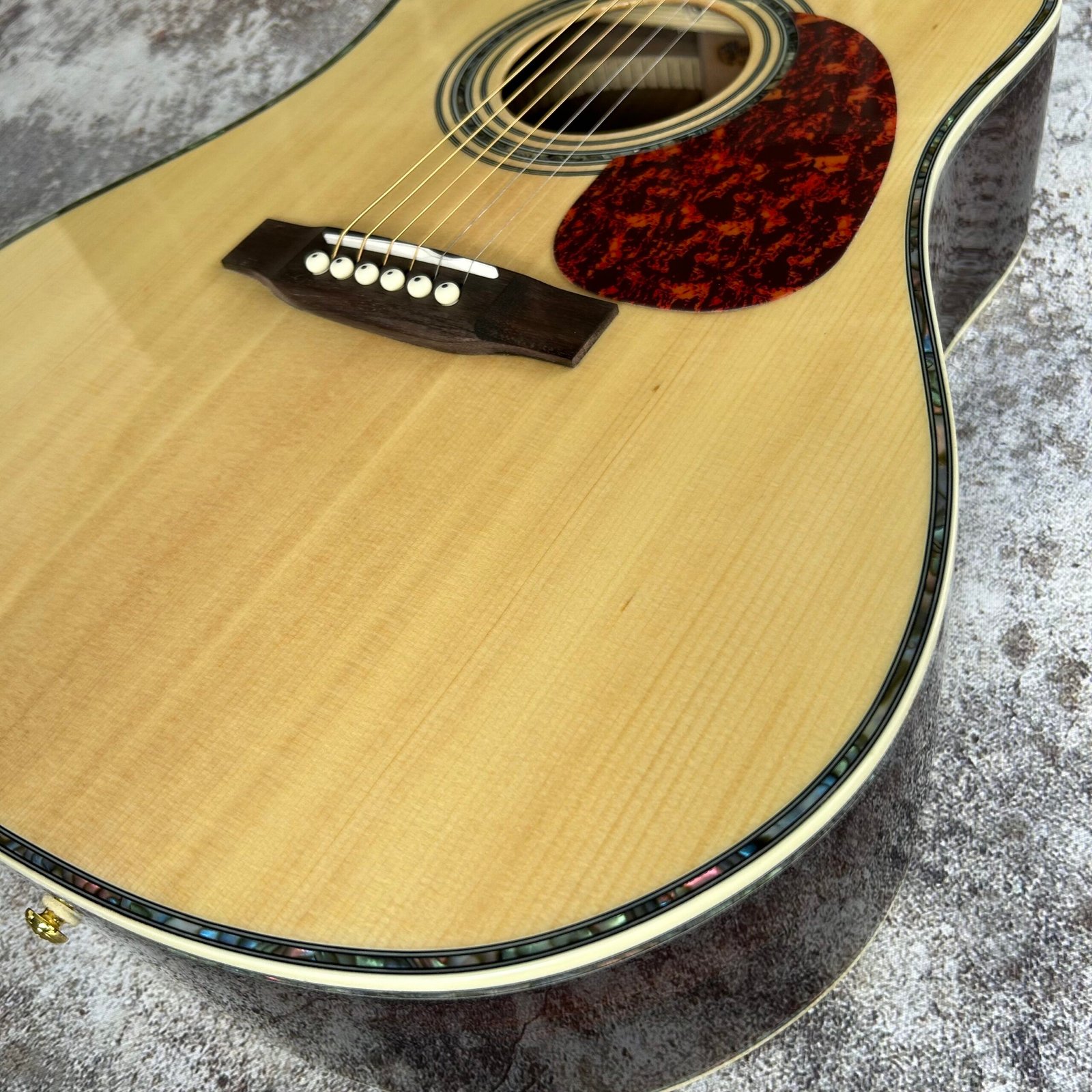 Made in China with postage Martin D45 lack angle spruce with single rosewood side. Ribbon wrapping. 900 - Image 3