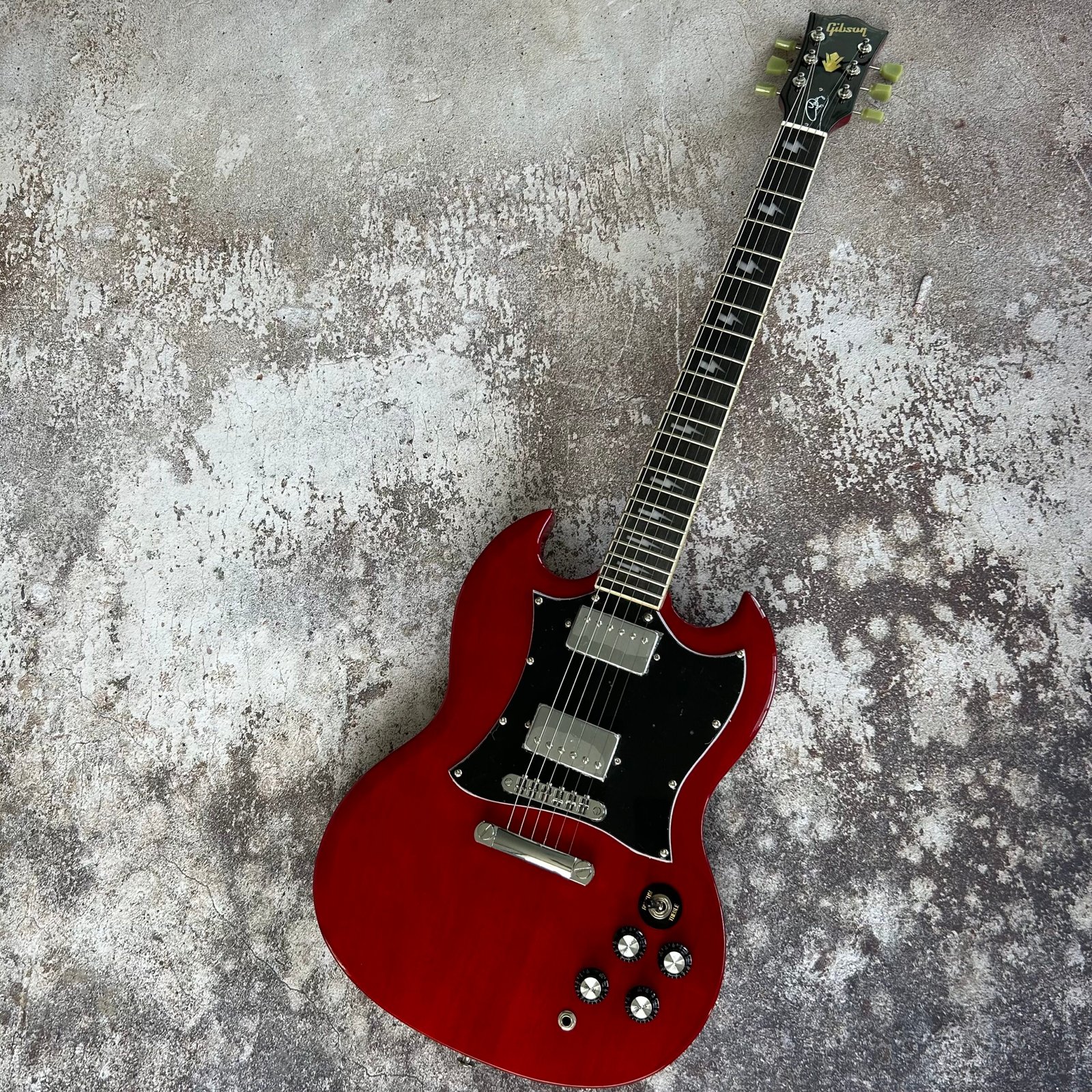 Made in China with postage Lightning red SG 266