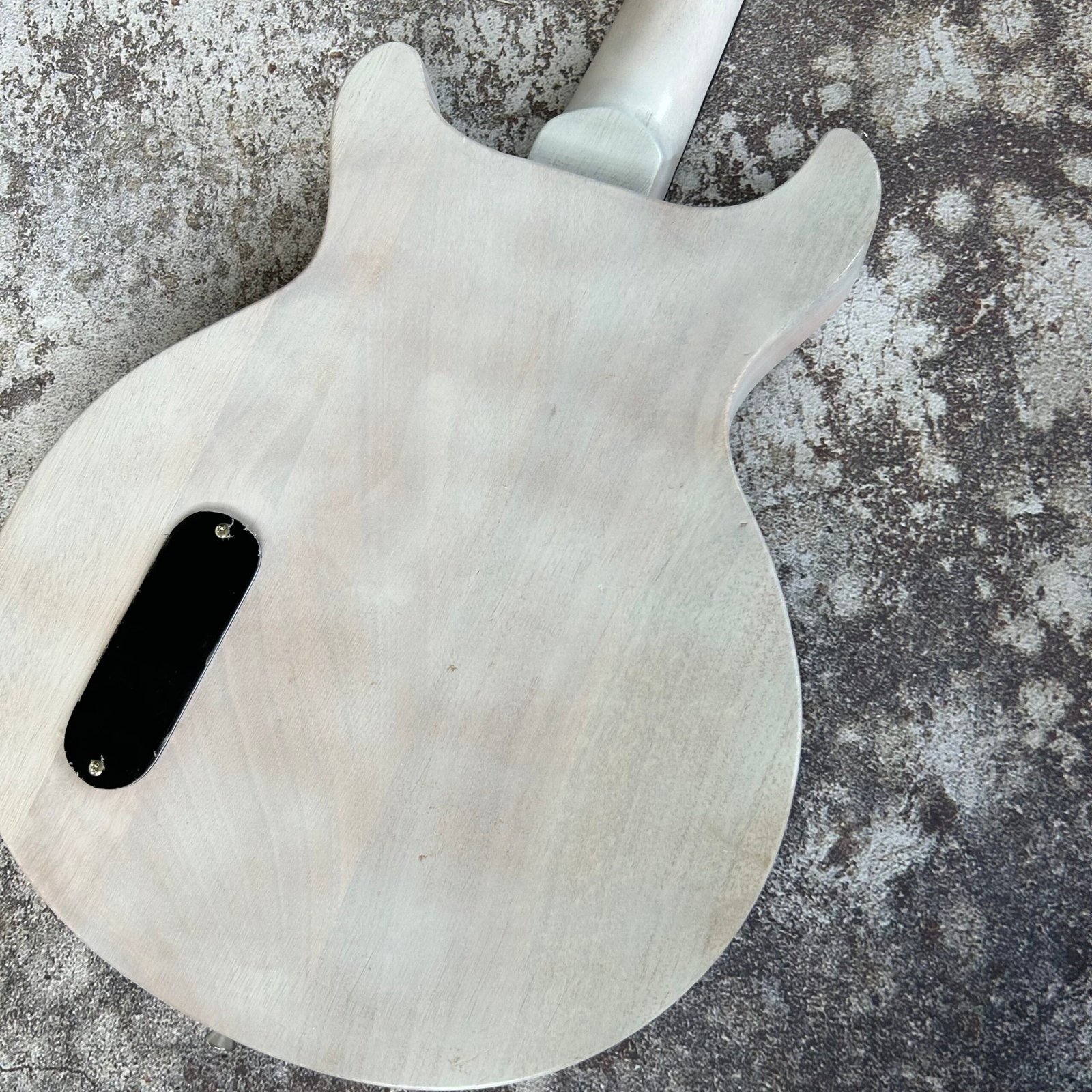 Made in China with postage Make an old white Sturdy 266 - Image 2