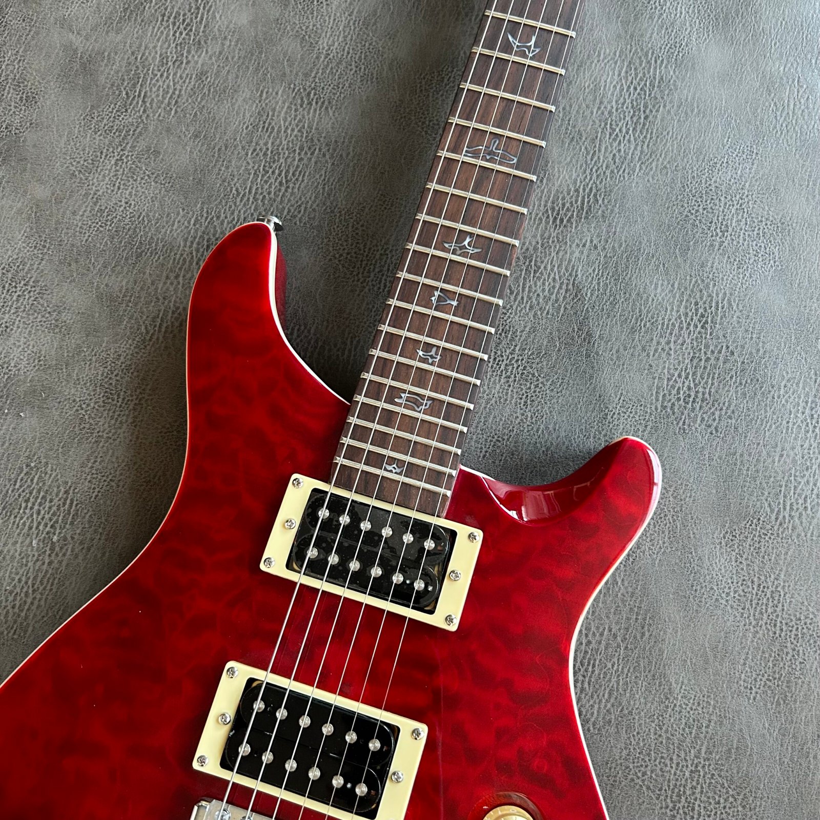 Made in China with postage Red flowers and white pieces PRS small double shake1. Red flowers and white pieces PRS small double shake - Image 3